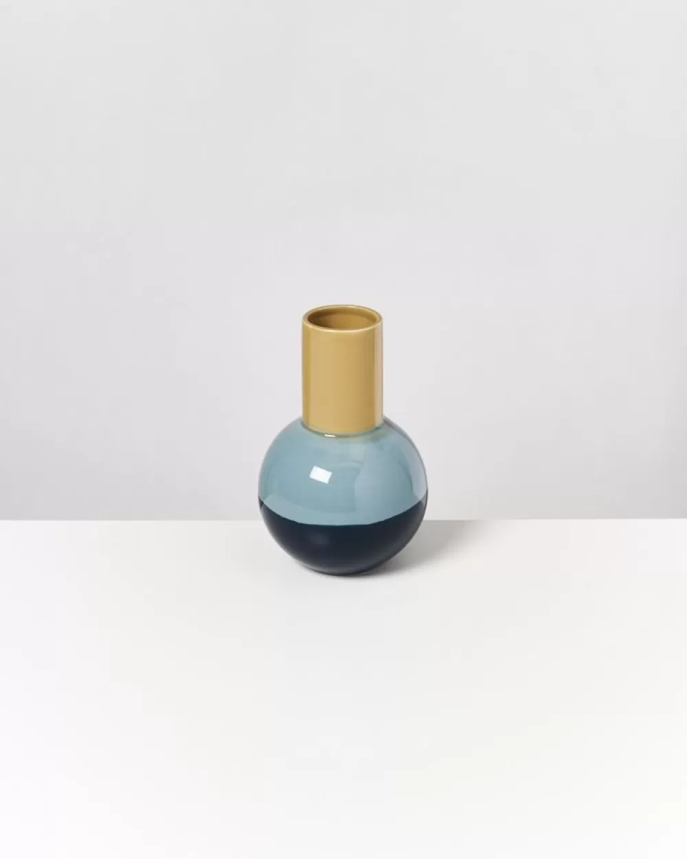 New Bola Vase M Grun Mint Navy Vasen