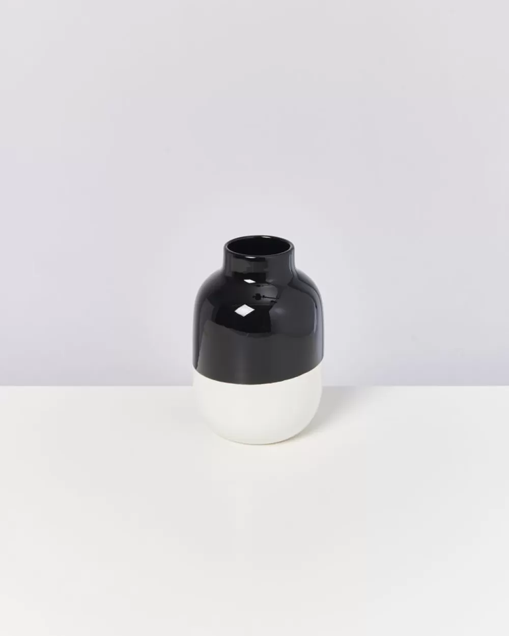 New Nuno Vase M Schwarz Weis Vasen